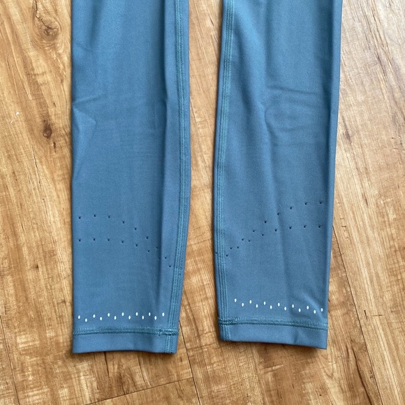 Lululemon leggings - Picture 3 of 7